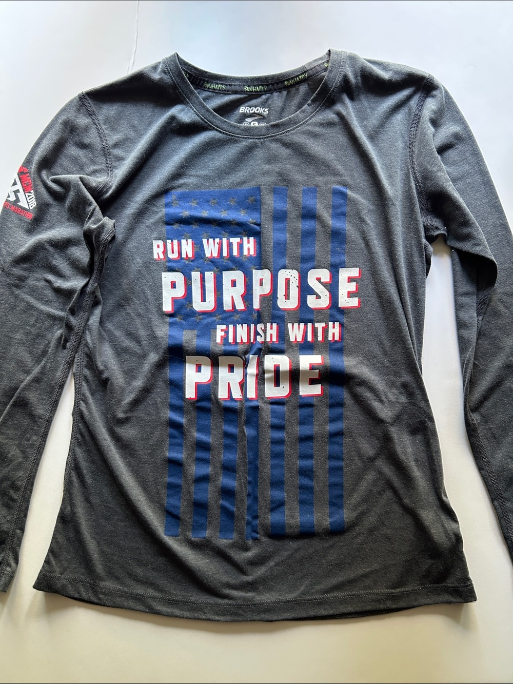 | Brooks | Long-Sleeve Graphic Tee